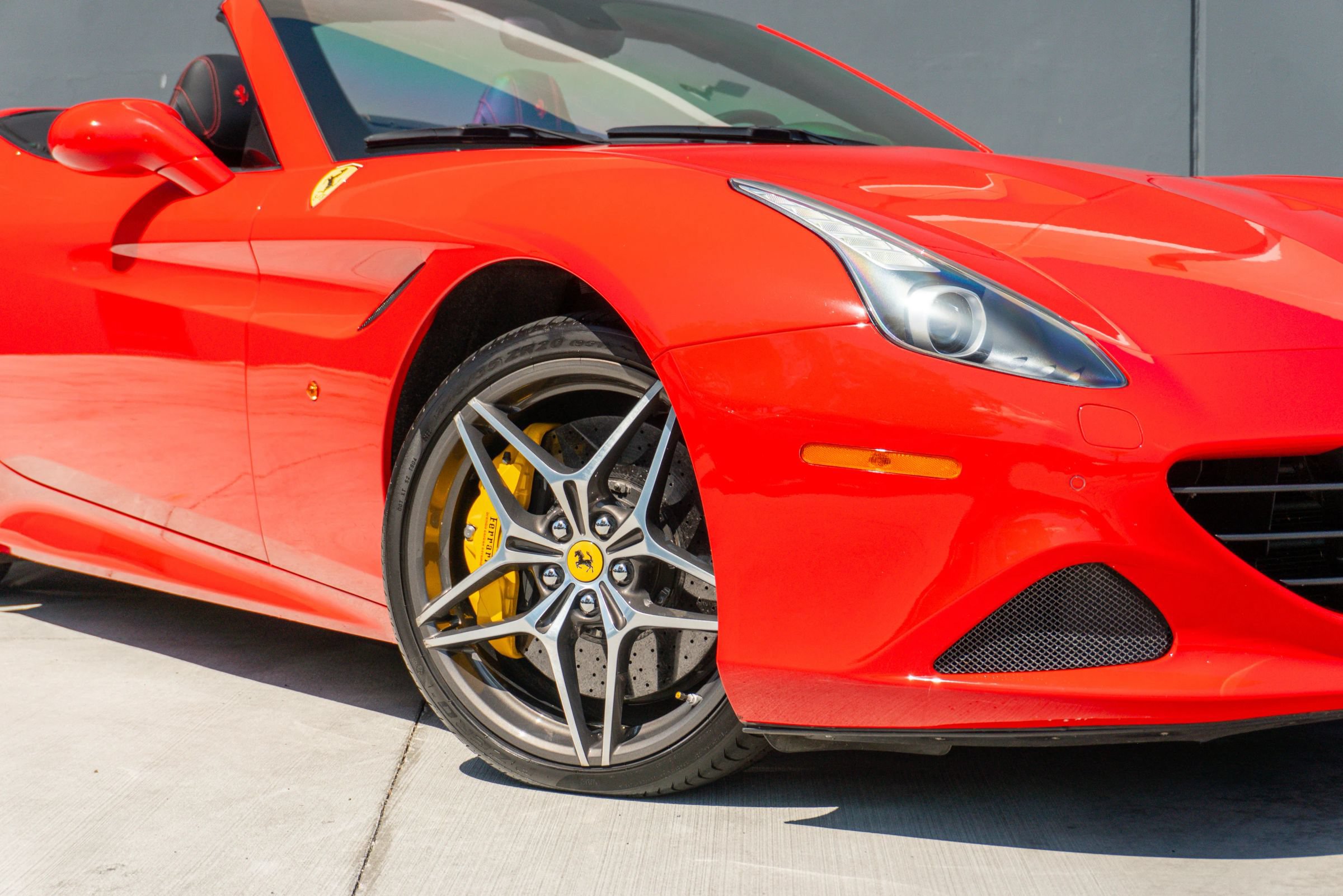 Used 2017 Ferrari California T RWD image 31