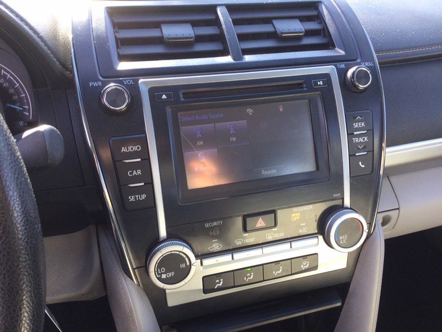 Used 2014 Toyota Camry LE image 17