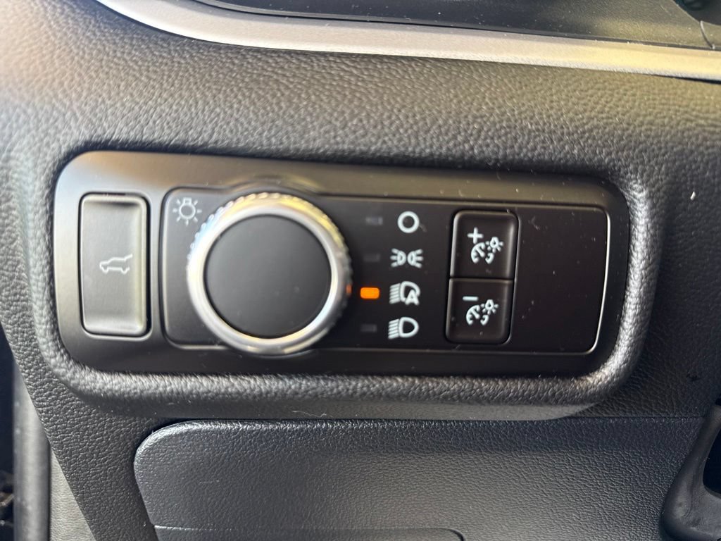 Used 2023 Ford Explorer XLT AWD/4WD image 16
