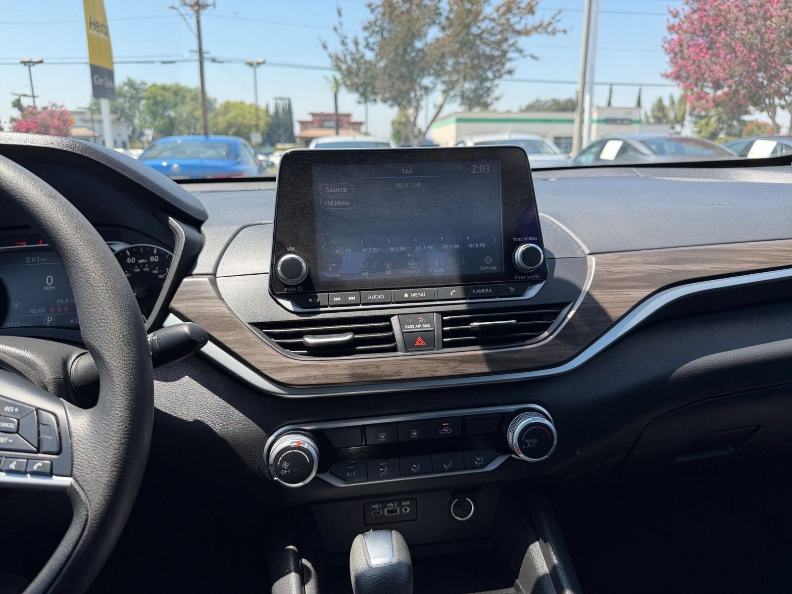 Used 2025 Nissan Altima 2.5 SV FWD image 16