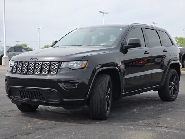 Used 2017 Jeep Grand Cherokee Altitude AWD/4WD image 16