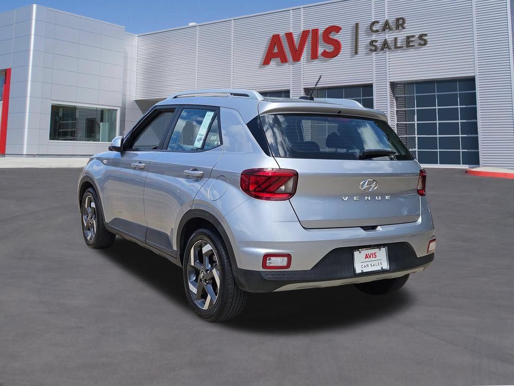 Used 2025 Hyundai Venue SEL FWD image 4