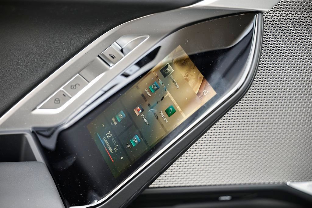 New 2026 BMW 740i w/ Premium Package image 24