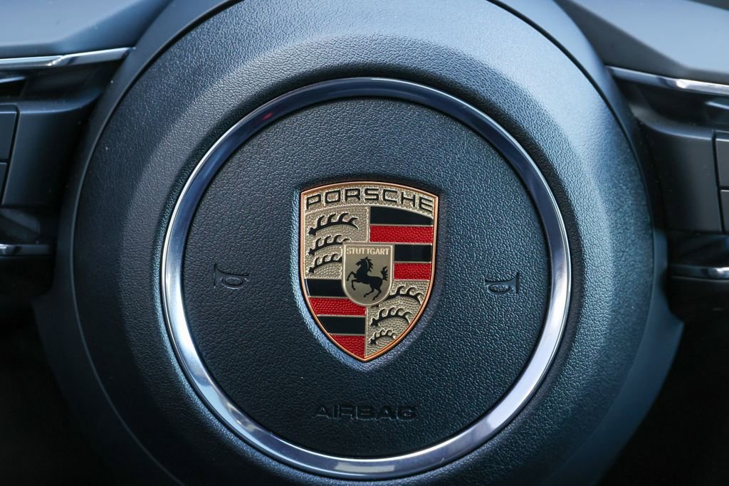 Certified 2025 Porsche Macan image 30