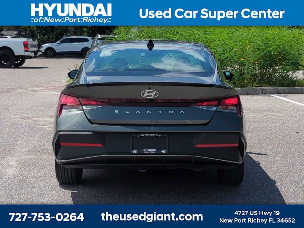 Certified 2025 Hyundai Elantra Sport FWD image 4