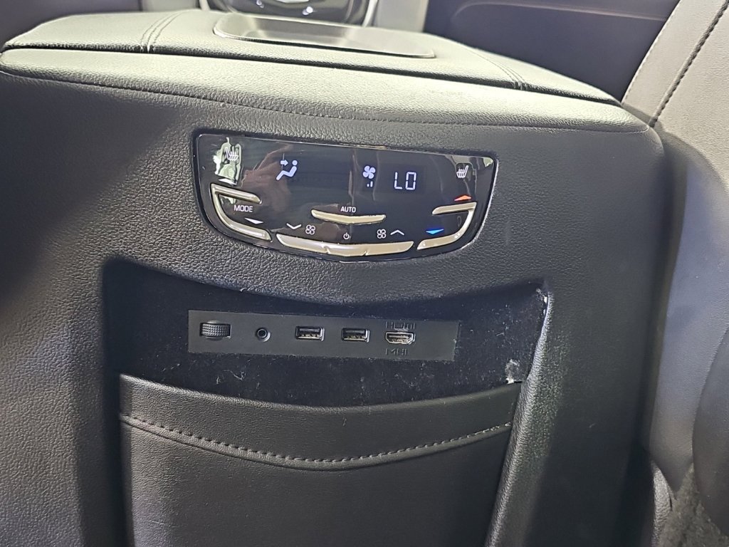 Used 2018 Cadillac Escalade ESV Premium Luxury RWD image 24
