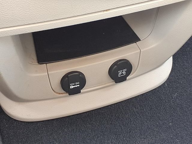 Used 2016 Chrysler Town & Country Touring w/ Driver Convenience Group FWD image 9