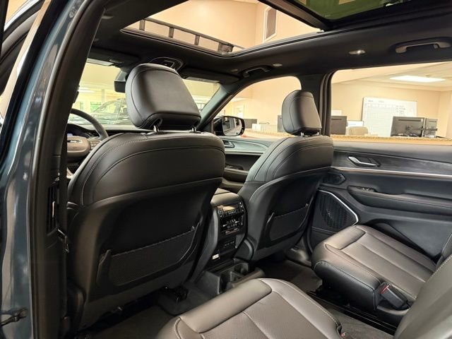 New 2026 Jeep Grand Cherokee L Limited w/ Luxury Tech Group II AWD/4WD image 26