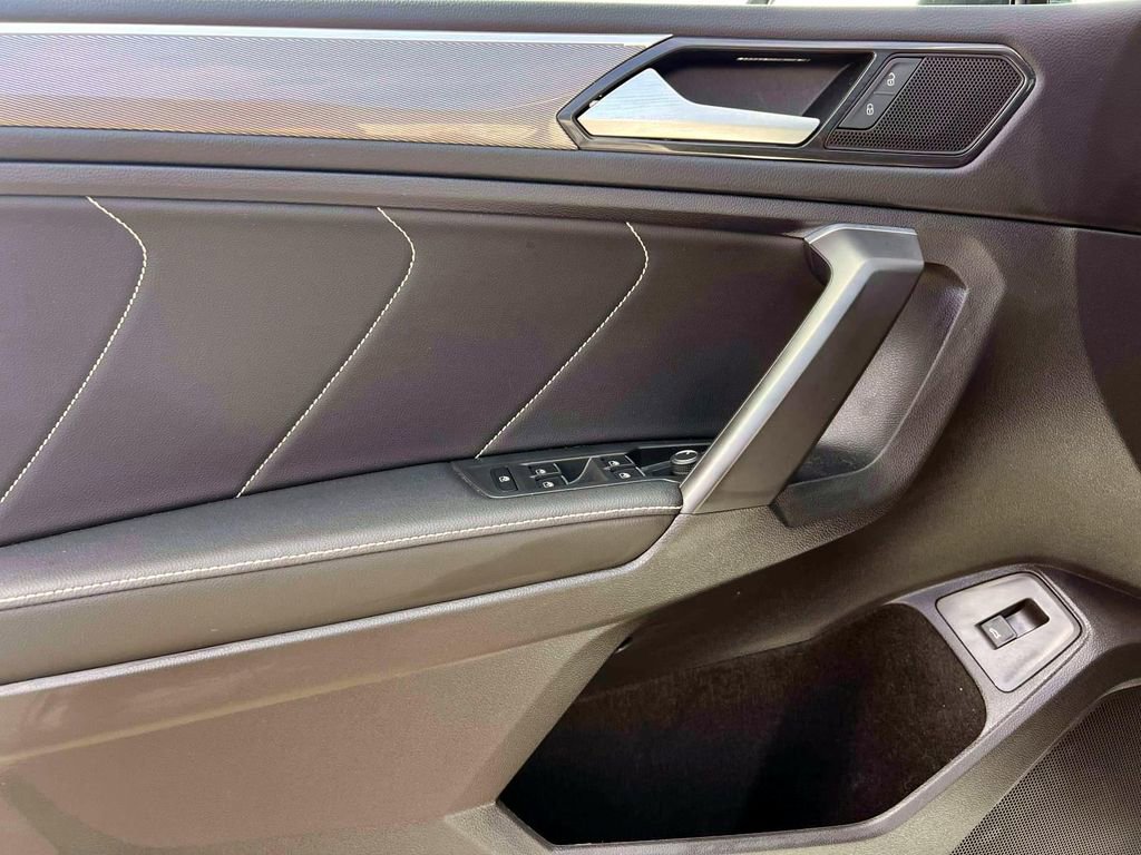 Used 2022 Volkswagen Tiguan SE R-Line image 17