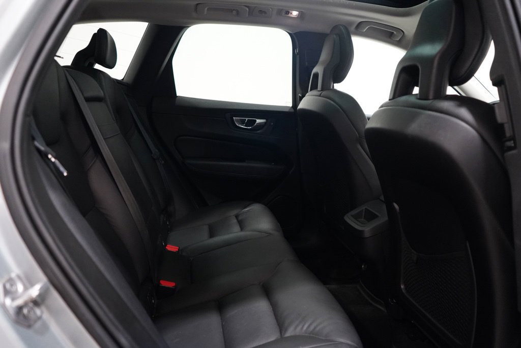 Used 2018 Volvo XC60 T5 Momentum w/ Convenience Package AWD/4WD image 31