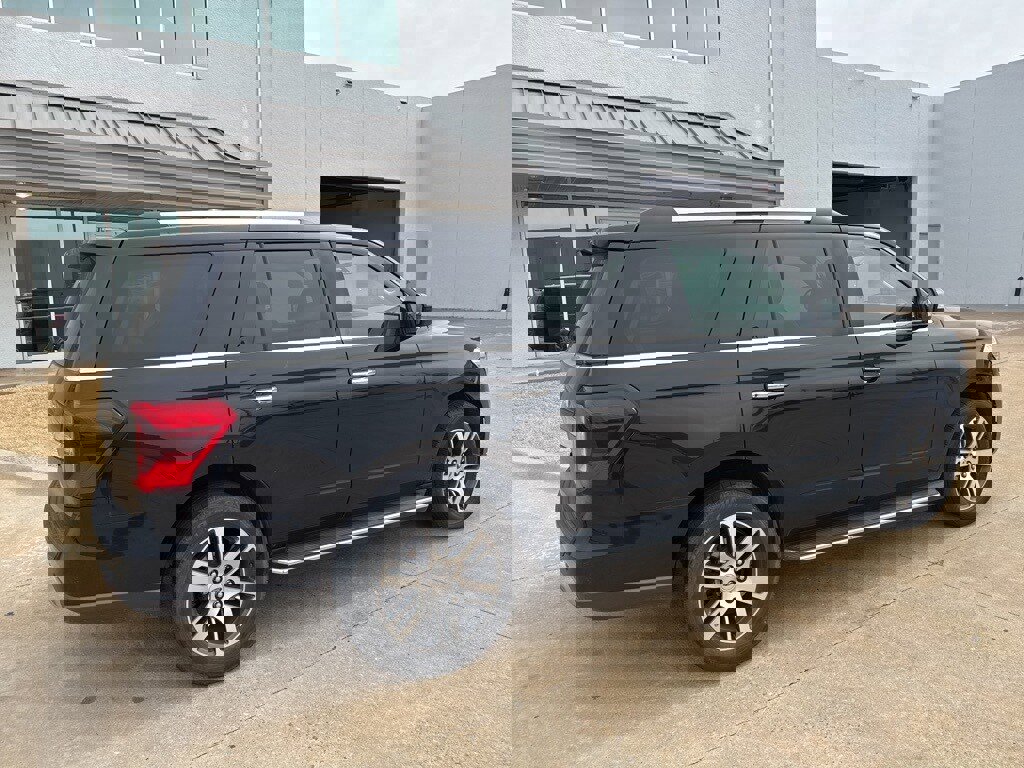 Used 2023 Ford Expedition Limited image 5