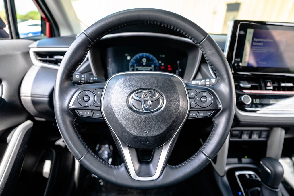 Used 2025 Toyota Corolla Cross XLE AWD/4WD image 14