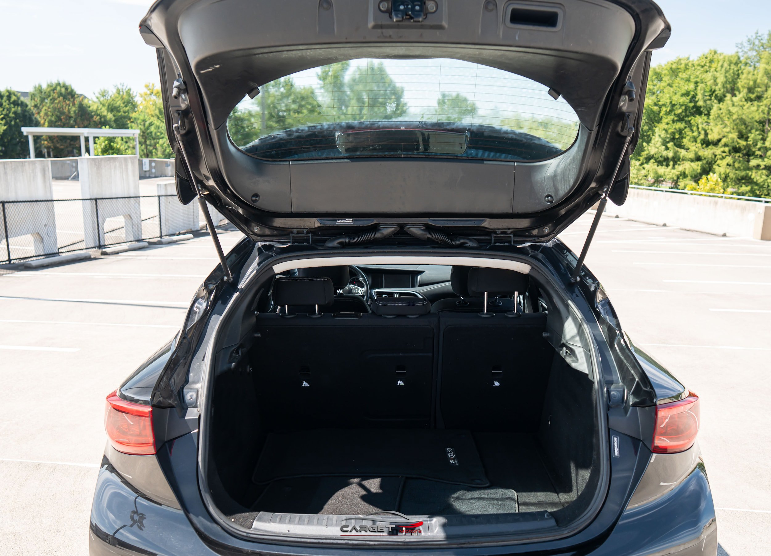 Used 2018 INFINITI QX30 FWD image 38