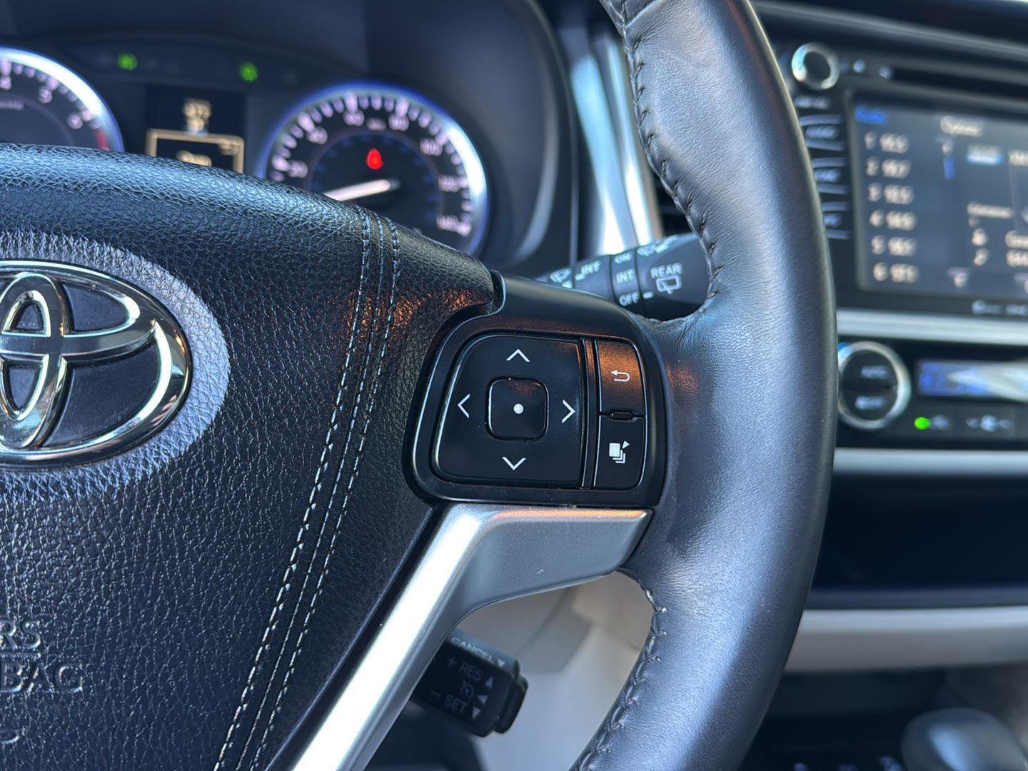 Used 2016 Toyota Highlander XLE image 19