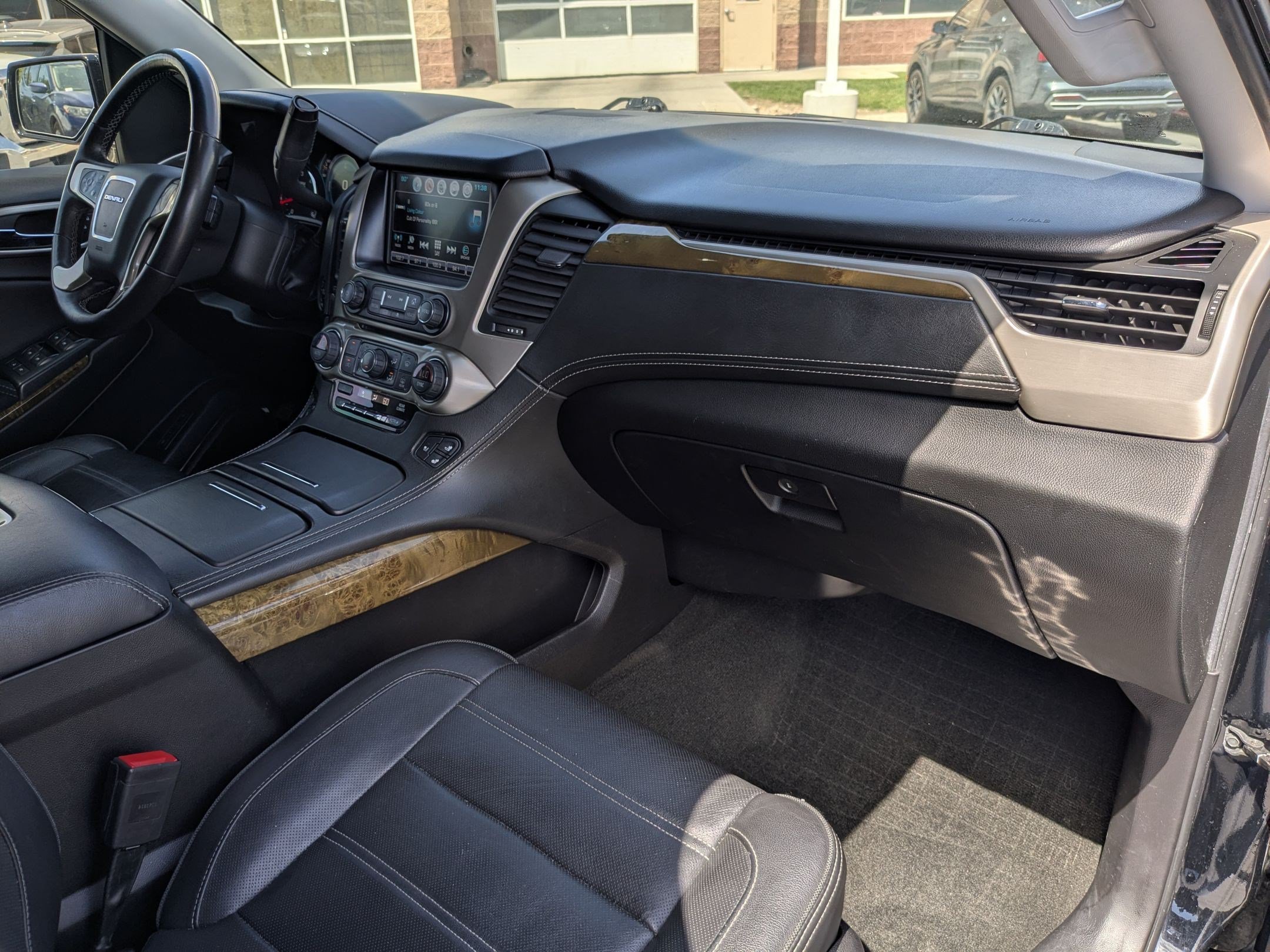 Used 2017 GMC Yukon Denali w/ Open Road Package AWD/4WD image 30