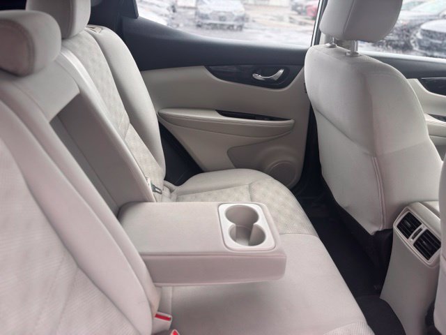 Used 2018 Nissan Rogue Sport SV w/ SV Technology Package FWD image 18