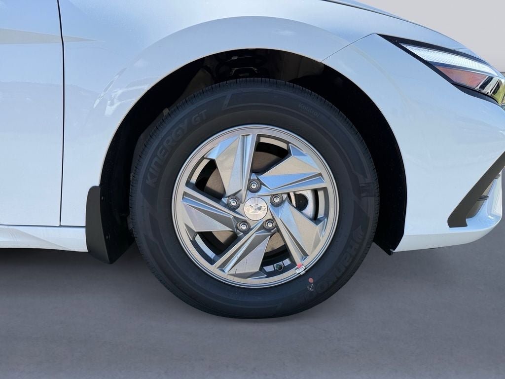 New 2026 Hyundai Elantra SE FWD image 9