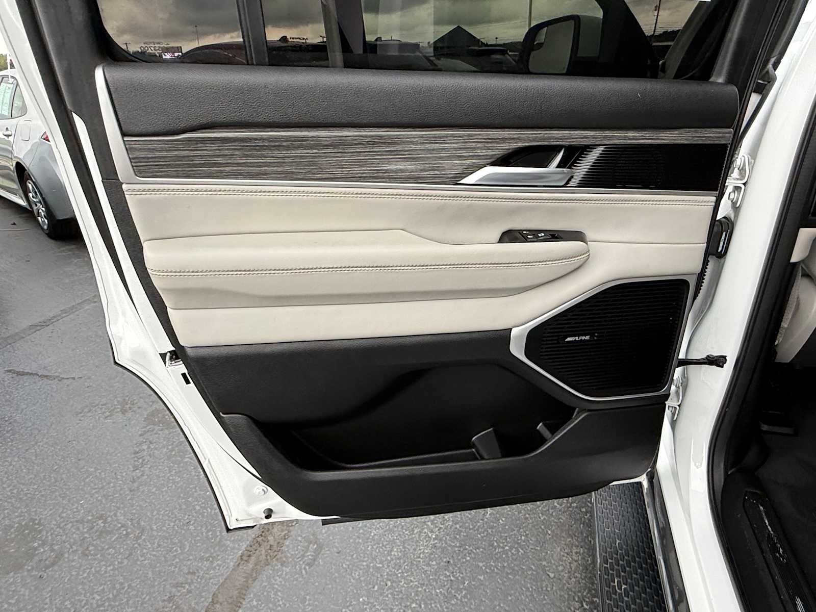 Used 2022 Jeep Wagoneer Series II AWD/4WD image 19
