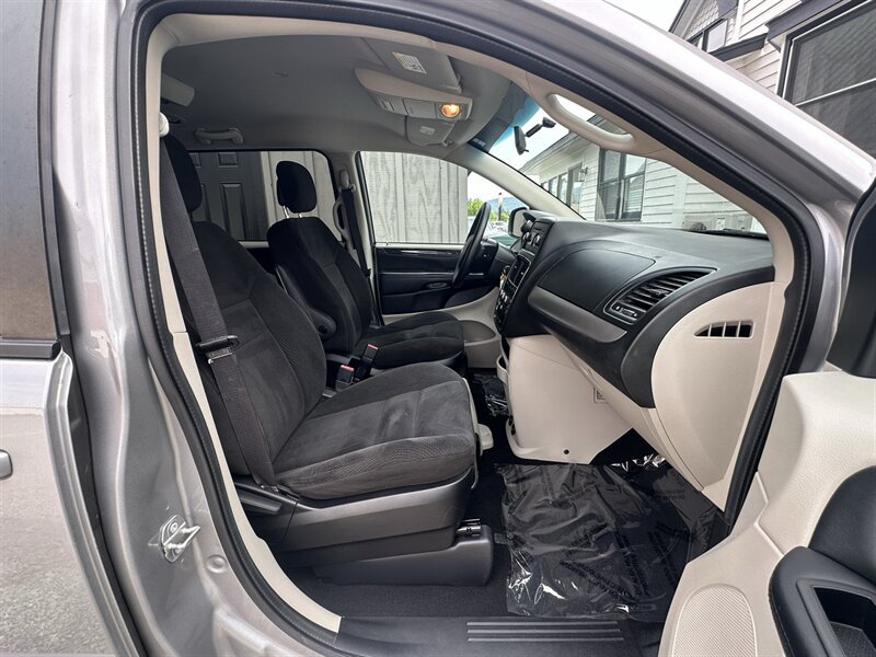 Used 2016 Dodge Grand Caravan SE w/ Quick Order Package 29E SE FWD image 7