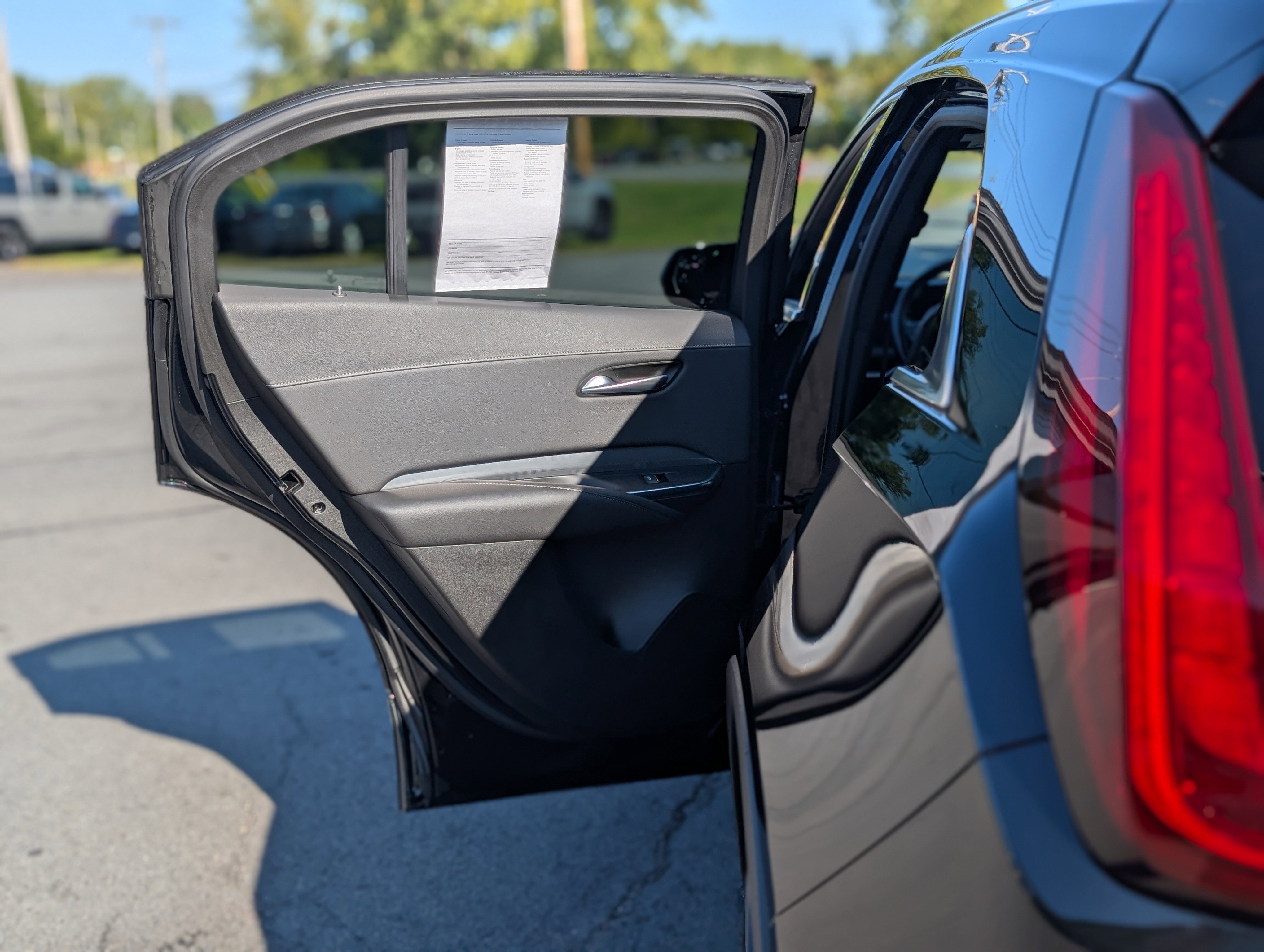 Used 2024 Cadillac XT4 Premium Luxury image 32