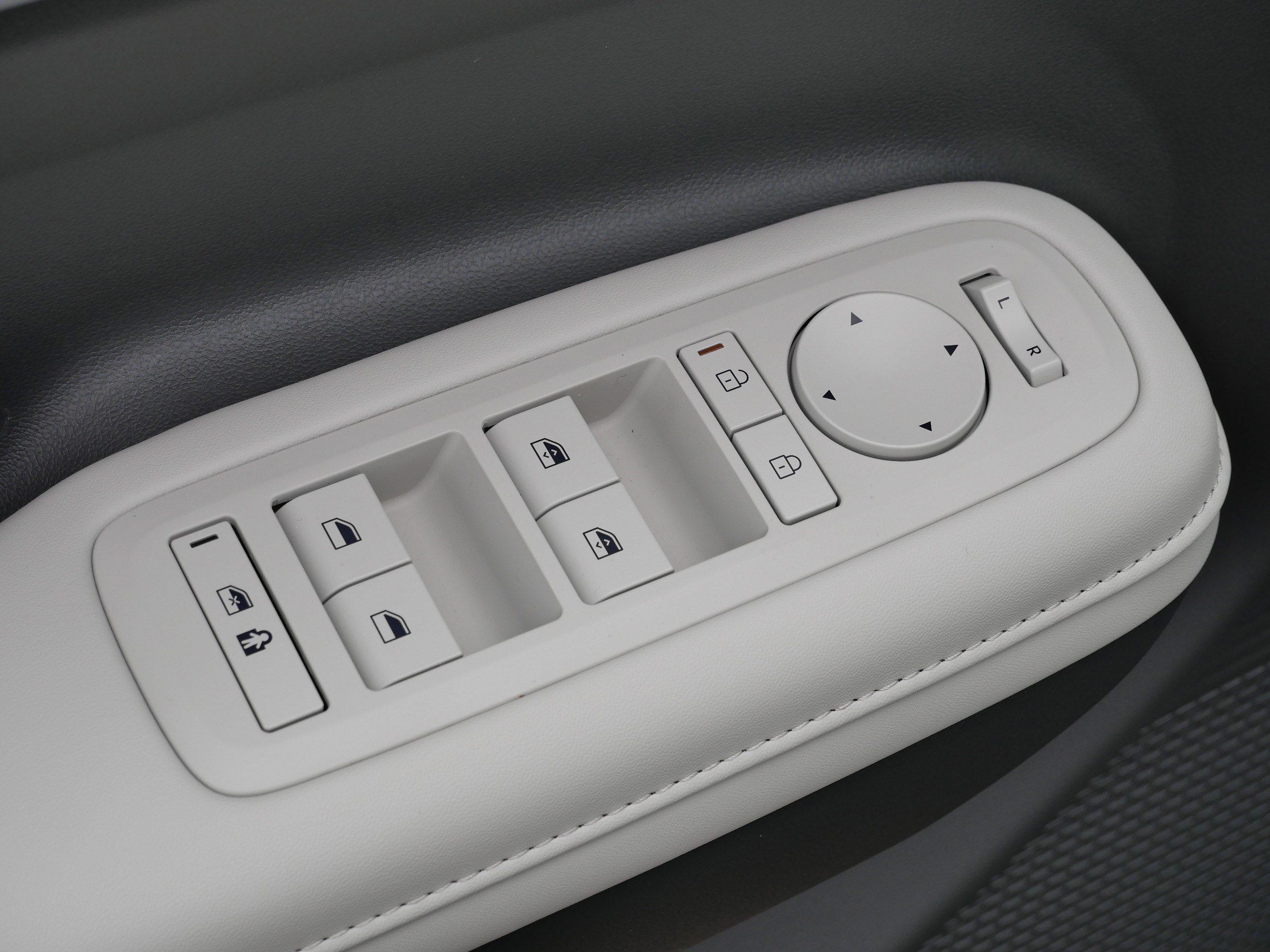 Certified 2026 Hyundai Santa Fe SEL w/ Tow & Go Package image 19