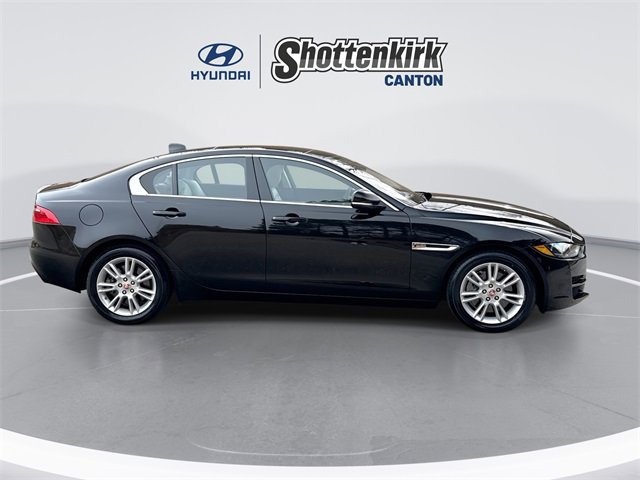 Used 2019 Jaguar XE Premium image 9