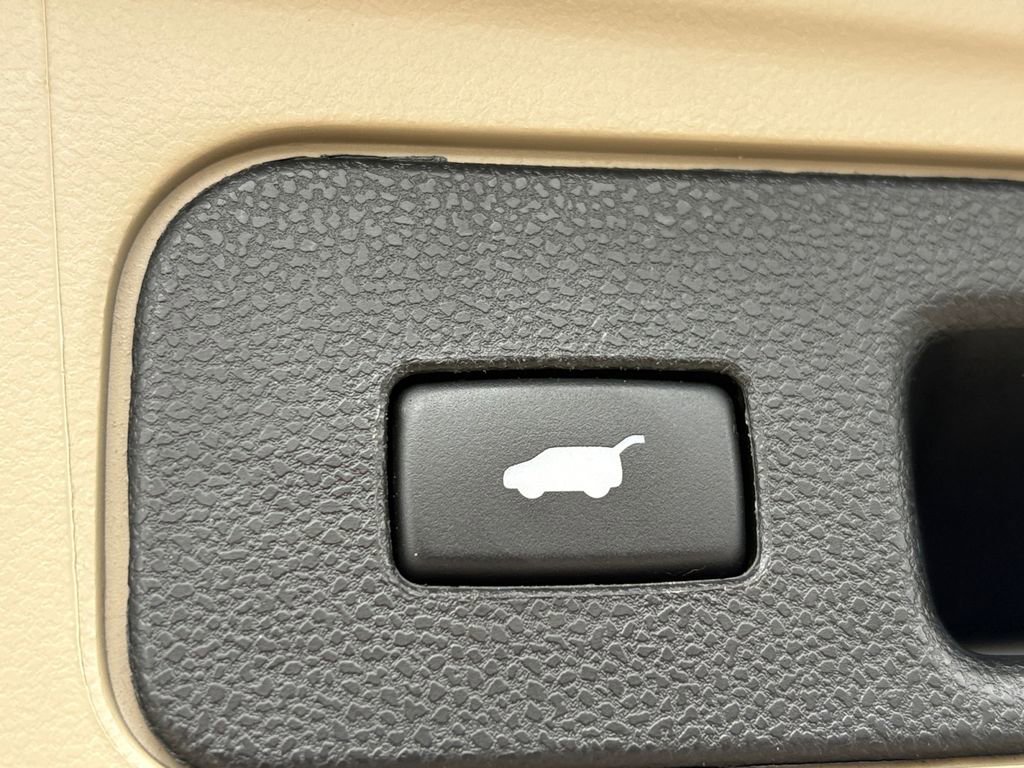 Used 2015 Honda Pilot Touring image 12