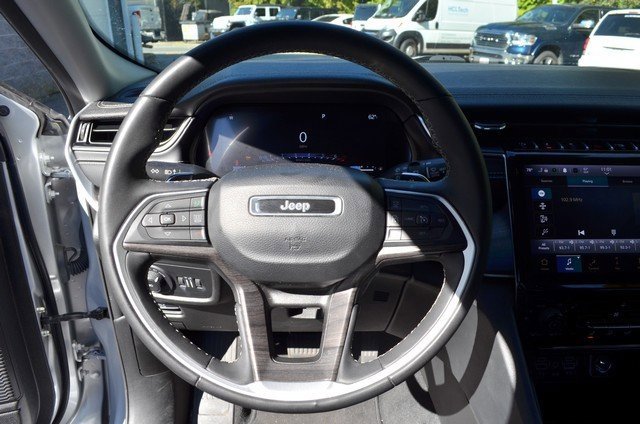 Used 2023 Jeep Grand Cherokee Limited image 19