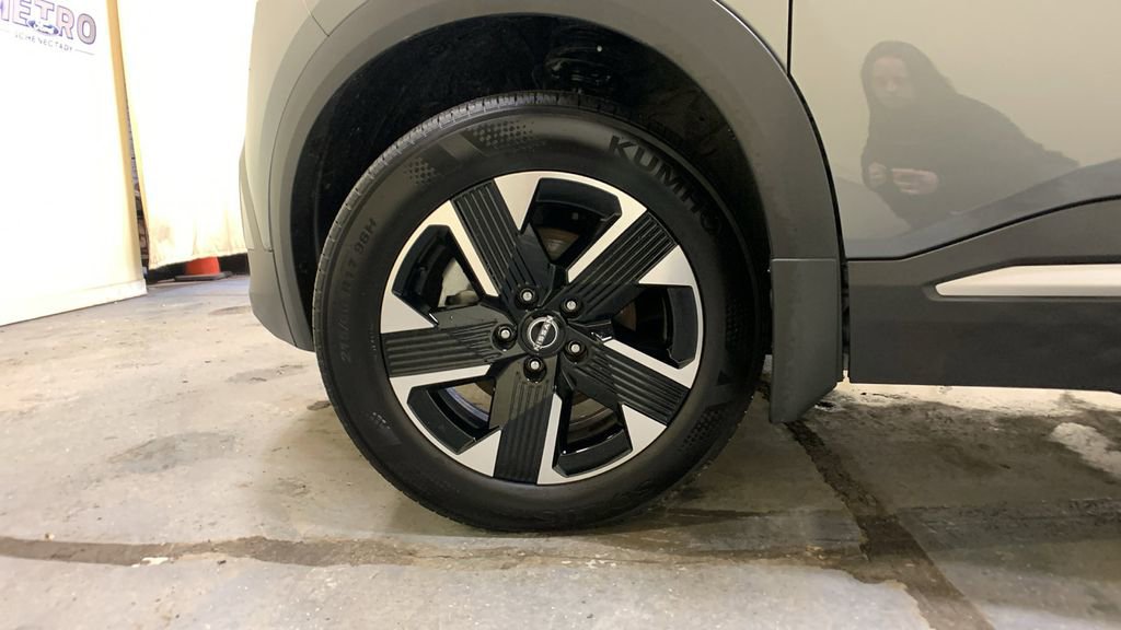 Used 2025 Nissan Kicks SV w/ SV Premium Package image 37