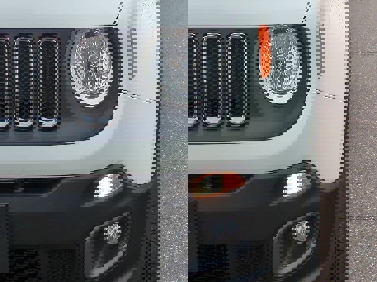 Used 2016 Jeep Renegade Latitude image 10