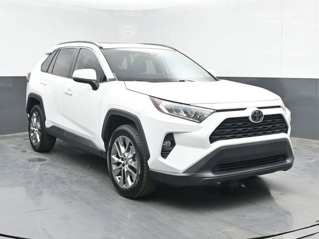 Used 2020 Toyota RAV4 XLE Premium image 2