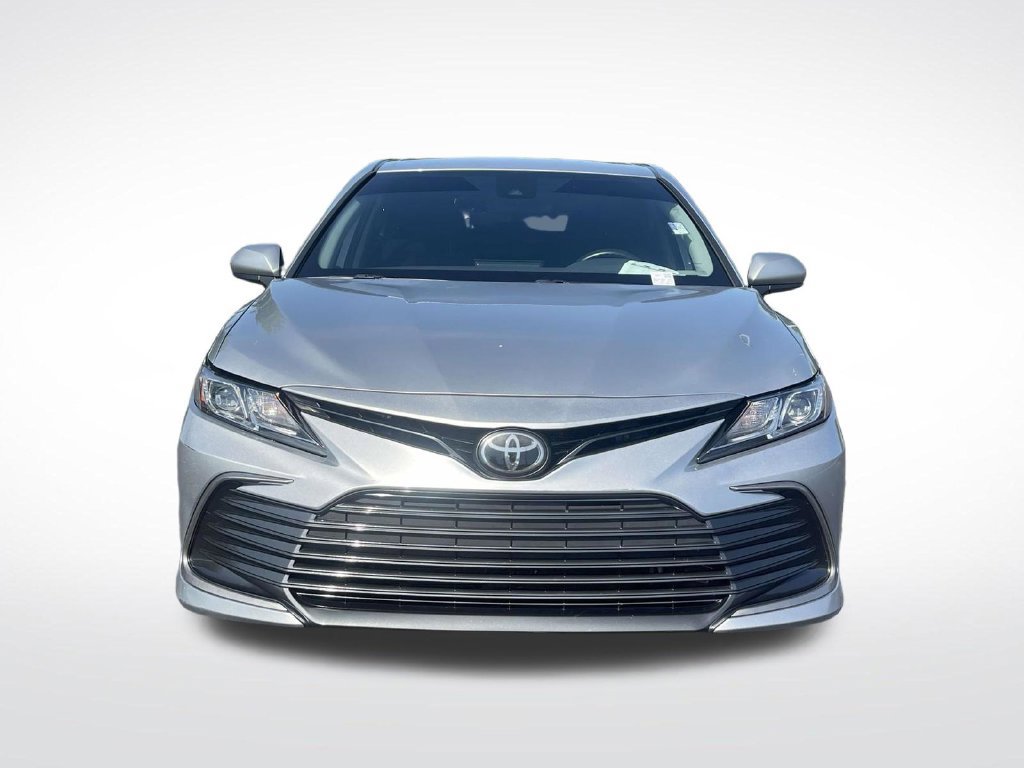 Used 2022 Toyota Camry LE FWD image 2