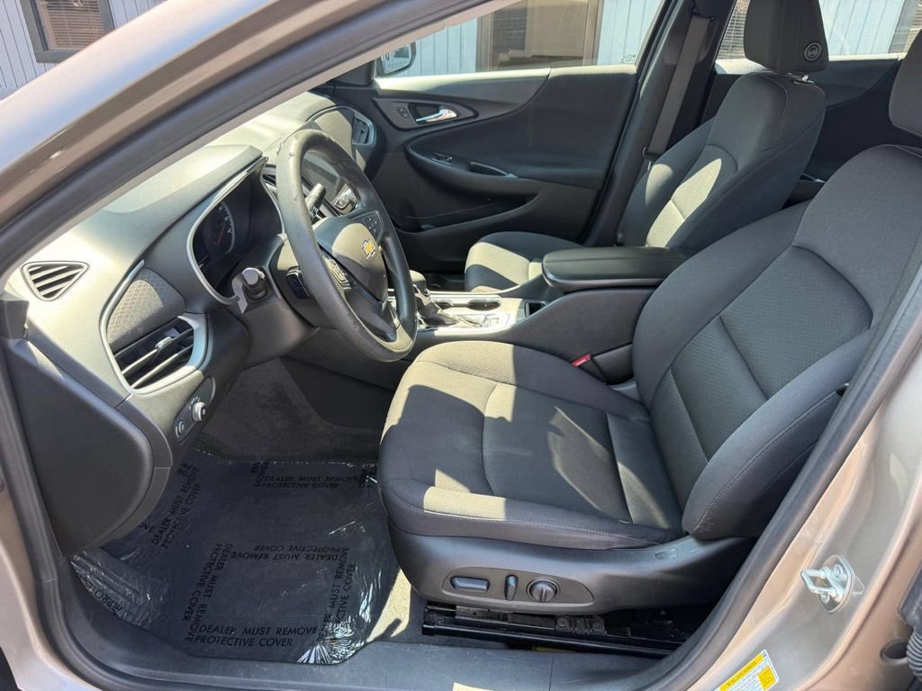 Used 2024 Chevrolet Malibu LT FWD image 17