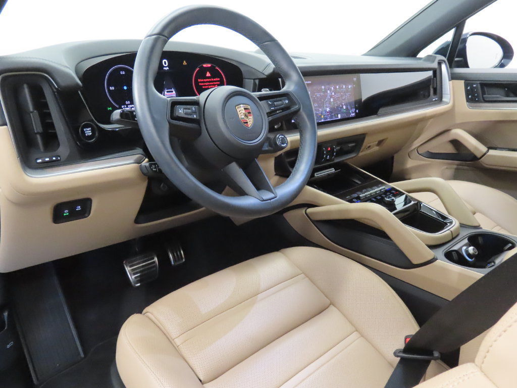 Certified 2025 Porsche Cayenne S AWD/4WD image 4
