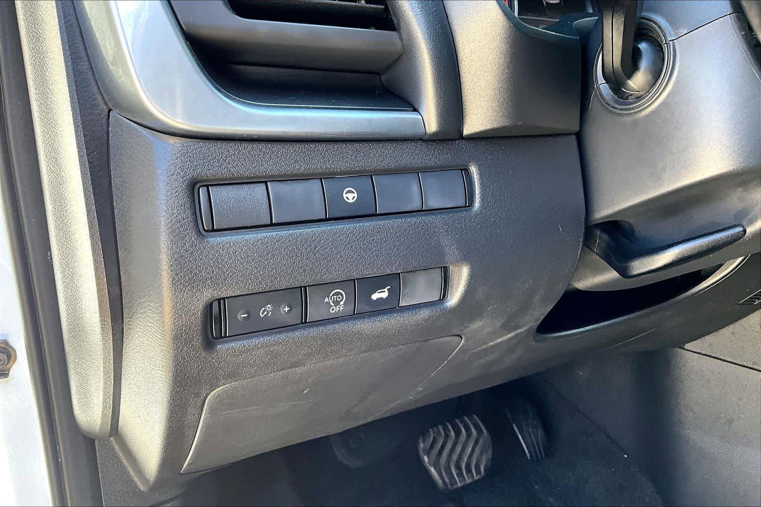 Used 2024 Nissan Rogue SV AWD/4WD image 37