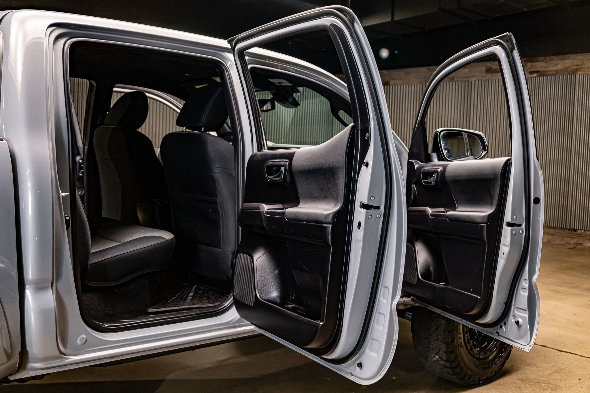 Used 2021 Toyota Tacoma TRD Sport w/ Technology Package image 30