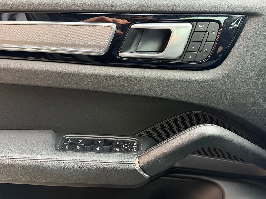 Certified 2022 Porsche Cayenne S Platinum image 14