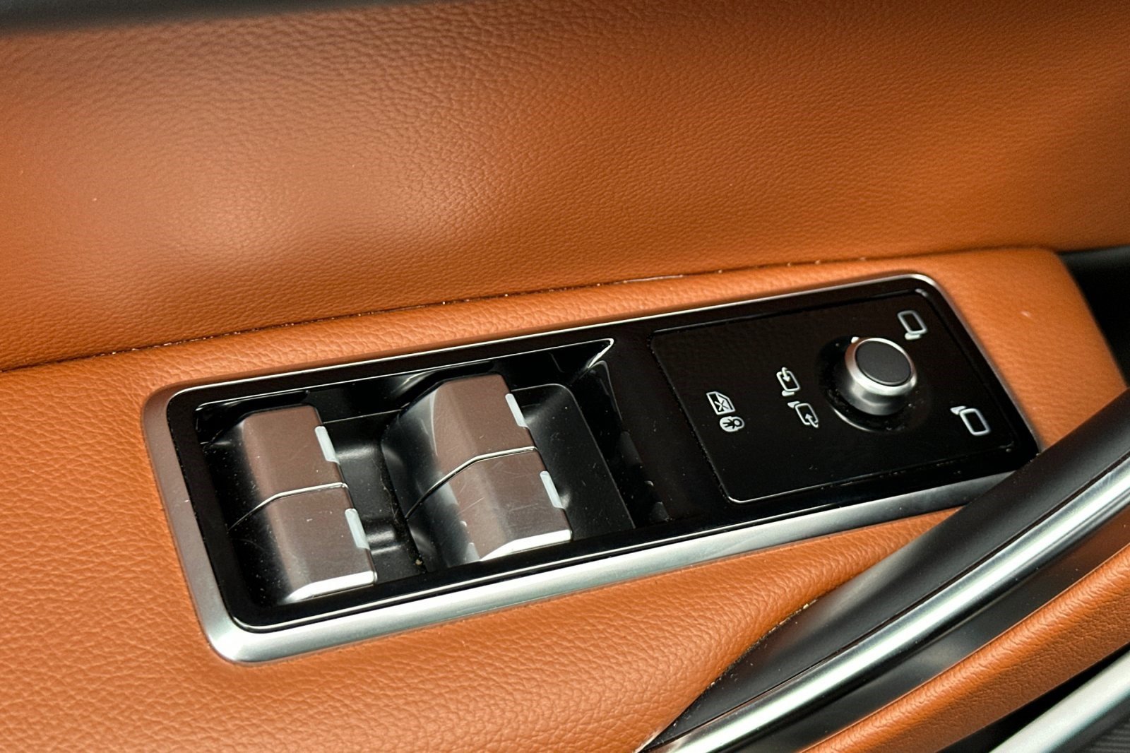 Used 2024 Jaguar XF R-Dynamic SE image 13