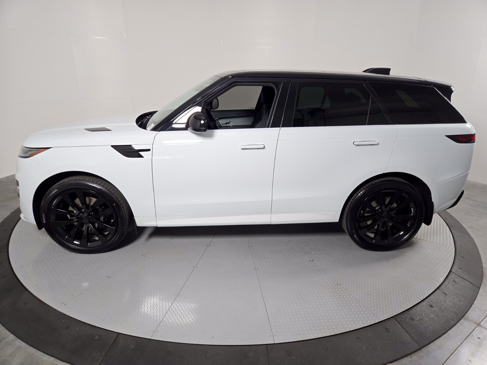 New 2026 Land Rover Range Rover Sport Dynamic SE AWD/4WD image 32