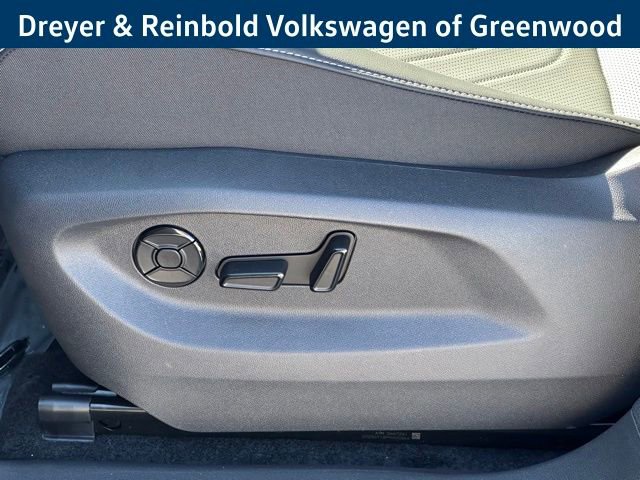 New 2025 Volkswagen Tiguan SE R-Line image 32