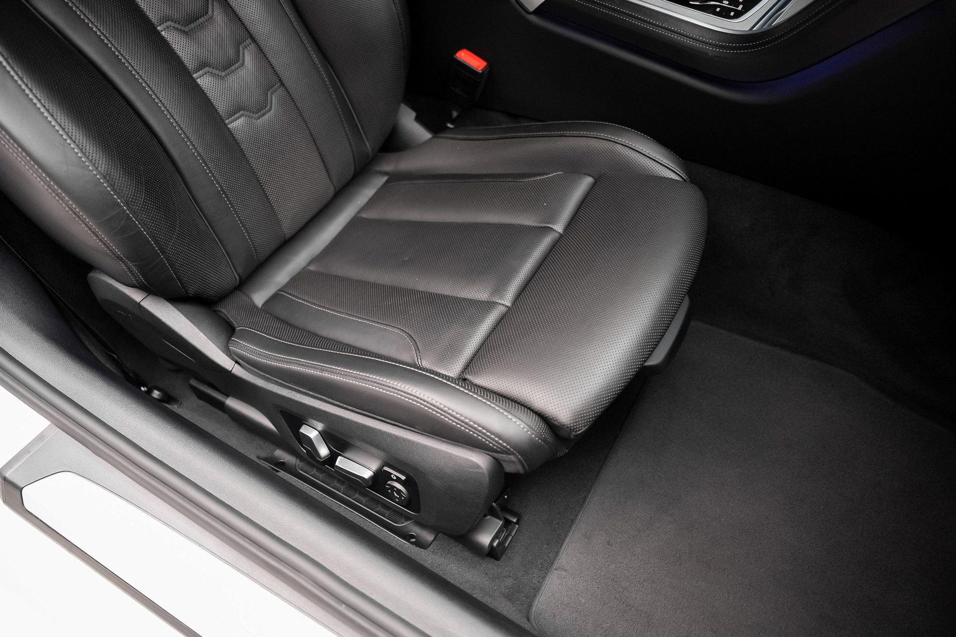 Used 2023 BMW M850i xDrive Coupe w/ M Sport Professional Package image 65