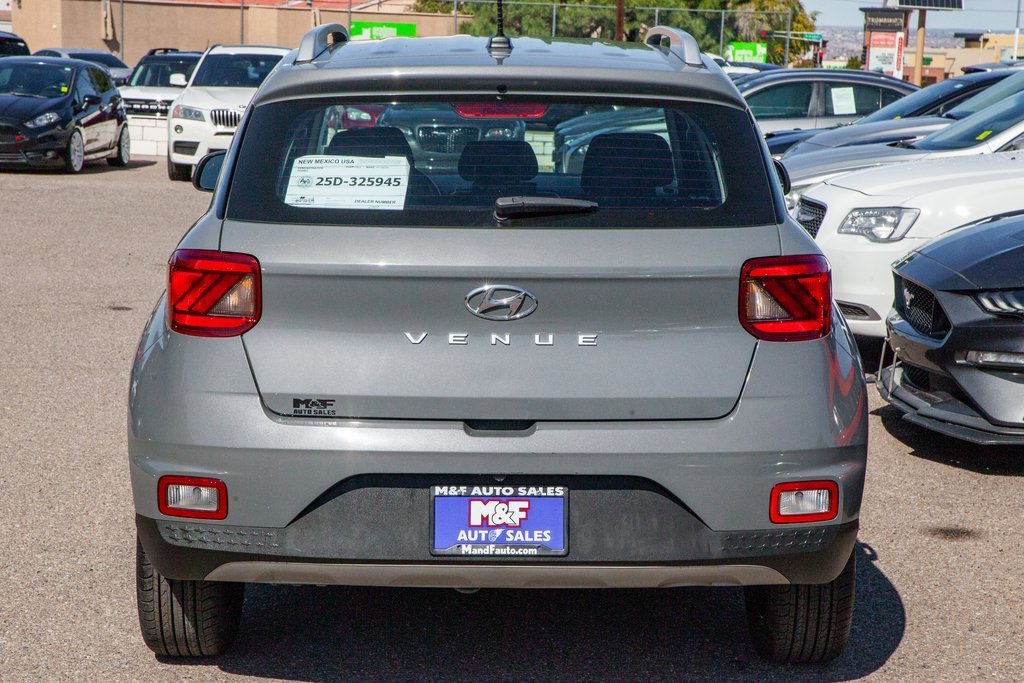 Used 2023 Hyundai Venue SEL image 6