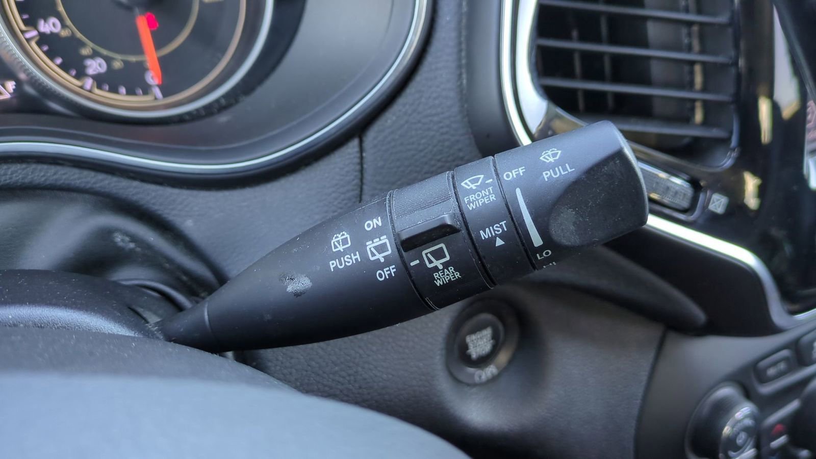 Used 2020 Jeep Cherokee Limited image 26