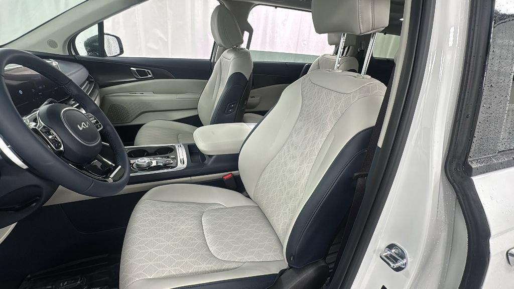New 2026 Kia Carnival SX w/ SX Dark Edition Package FWD image 10