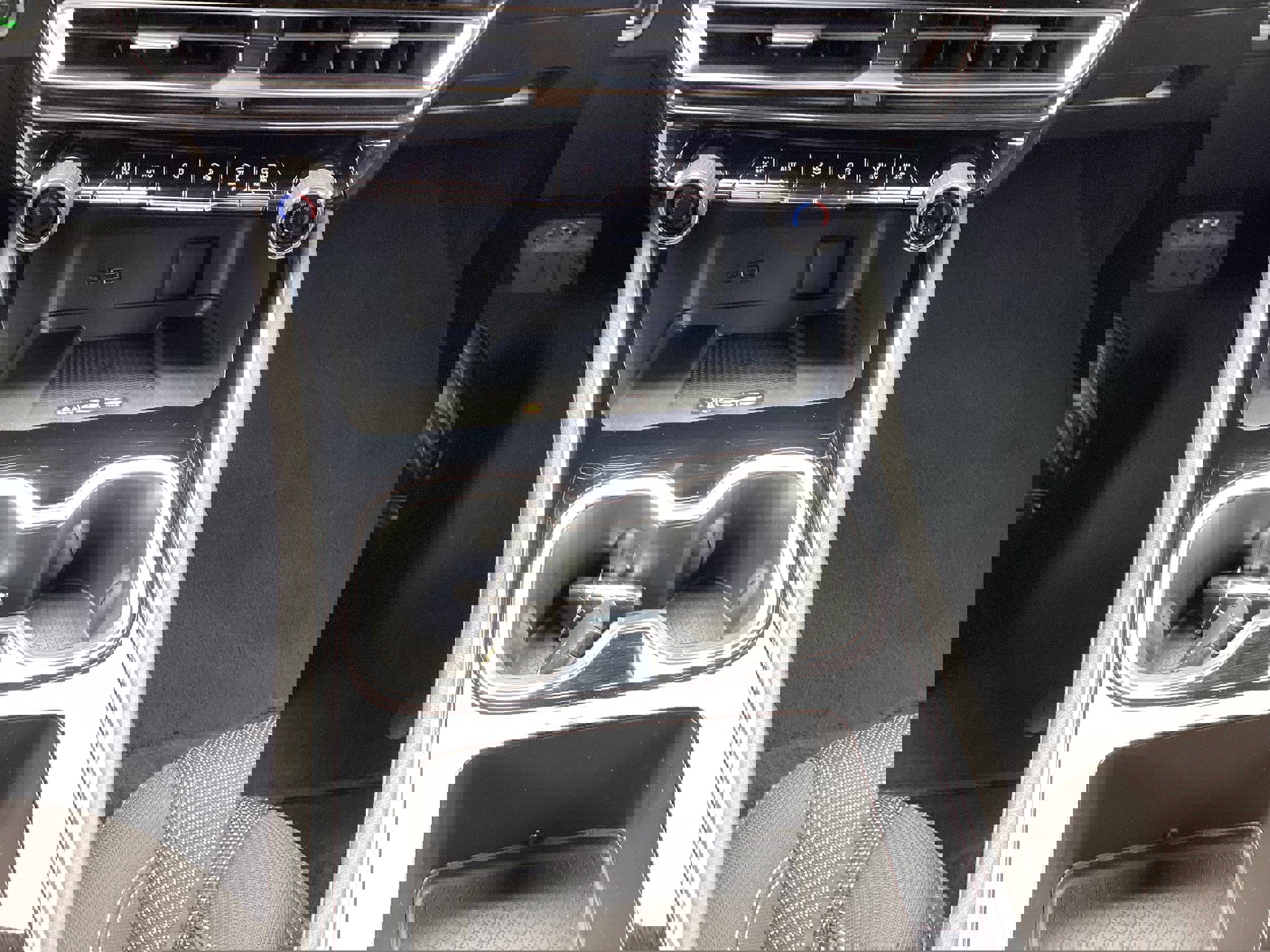 Used 2025 Chevrolet Traverse LT image 21