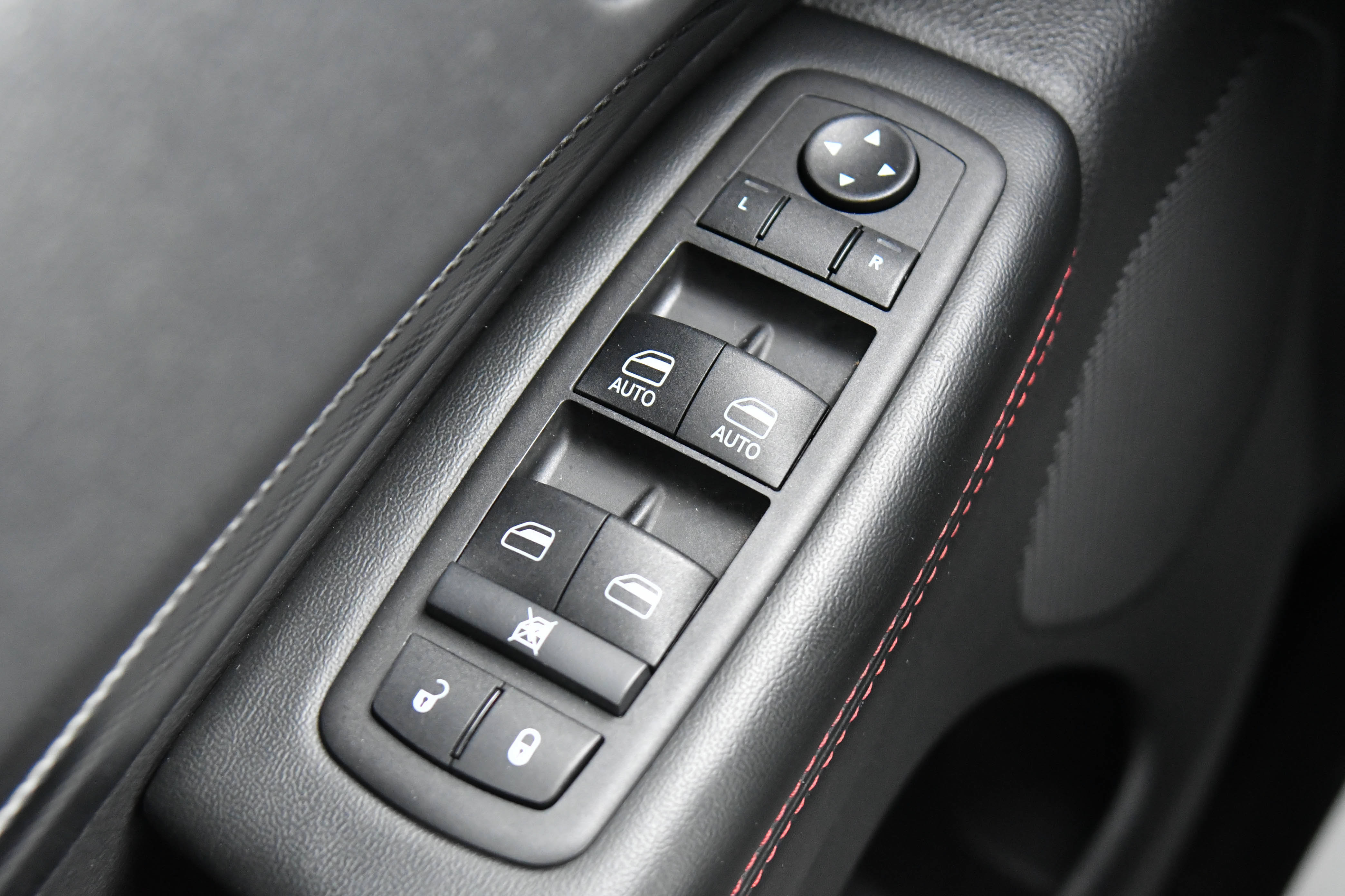 Used 2025 Dodge Durango GT AWD/4WD image 35