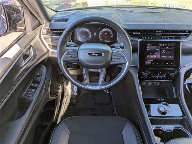 New 2025 Jeep Grand Cherokee Altitude image 17