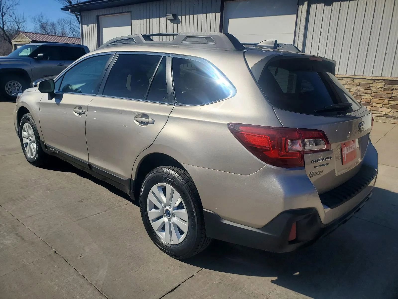 Used 2018 Subaru Outback 2.5i Premium AWD/4WD image 4