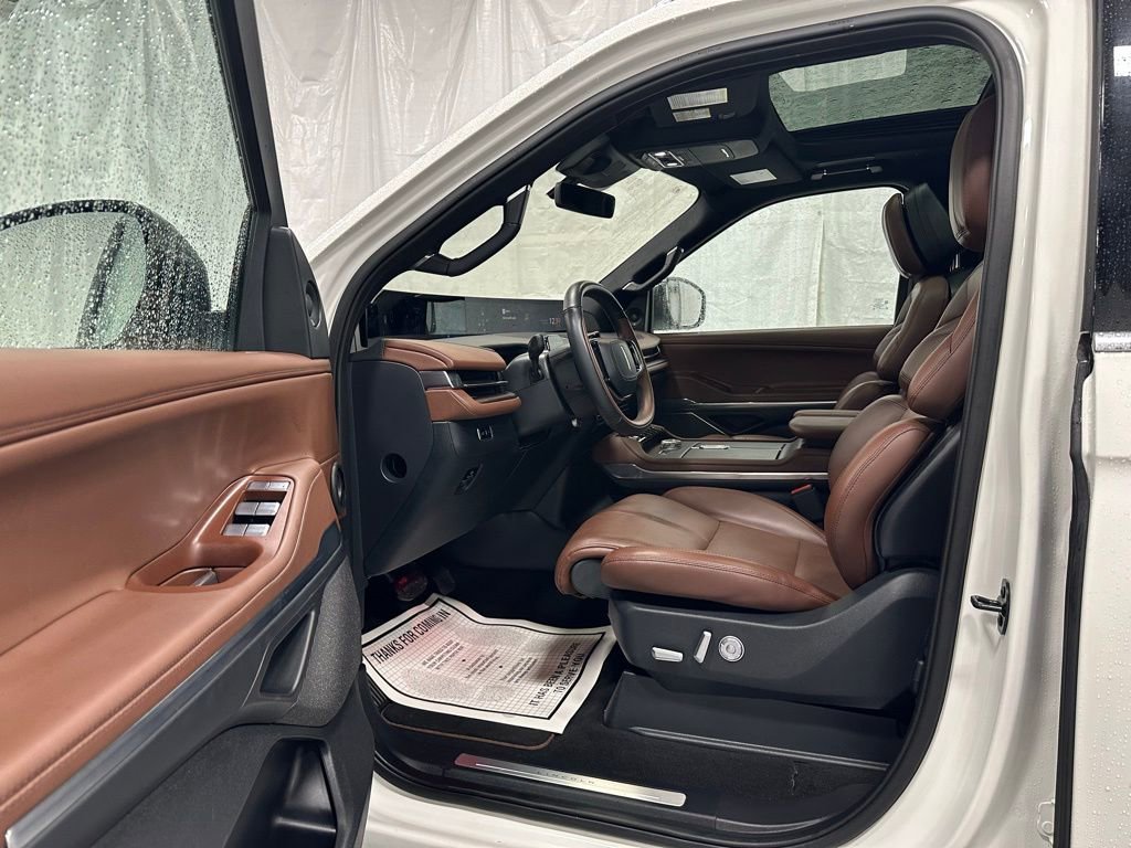 Used 2025 Lincoln Navigator Reserve image 10