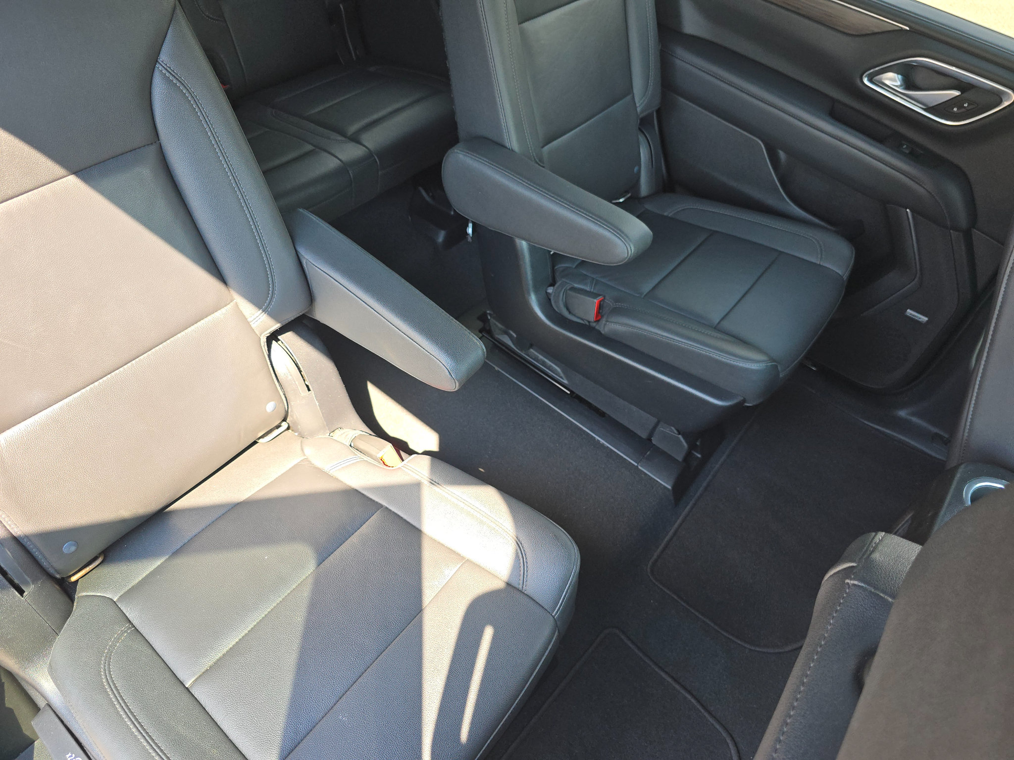 Used 2022 Chevrolet Tahoe Z71 w/ Z71 Off-Road Package AWD/4WD image 15
